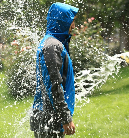 沖鋒衣防水嗎？沖鋒衣油性撥水劑解決方案