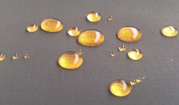莊杰服裝面料防水劑讓你時(shí)刻保持狀態(tài)